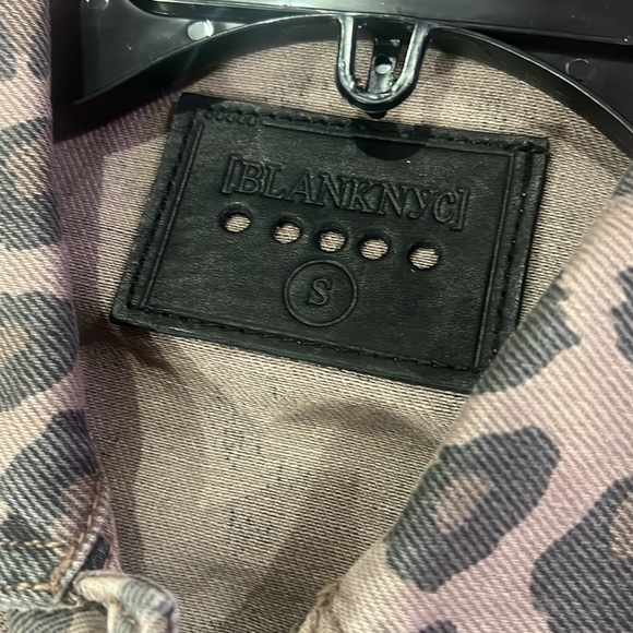 Blank Nyc Printed Denim Jacket in Catwalk Small Jean Cheetah Animal - Picture 6 of 9